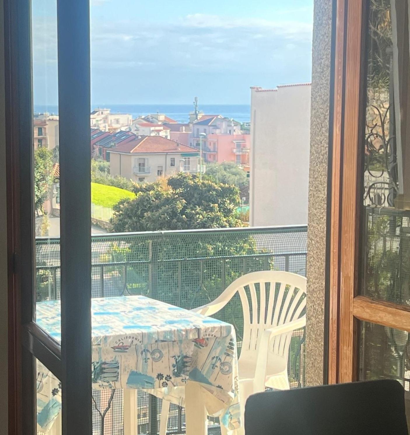 Apartment Aurora & Nicole Ideal Per Biker Con Terazza Vista Mare Parcheggio E Wi-Fi Gratuiti Pietra Ligure Exterior photo