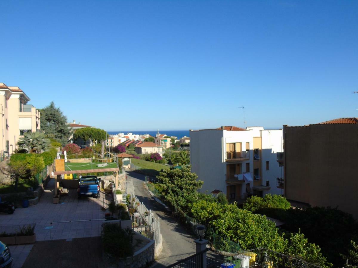 Apartment Aurora & Nicole Ideal Per Biker Con Terazza Vista Mare Parcheggio E Wi-Fi Gratuiti Pietra Ligure Exterior photo