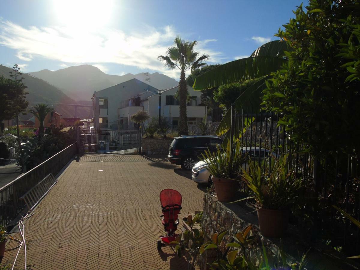 Apartment Aurora & Nicole Ideal Per Biker Con Terazza Vista Mare Parcheggio E Wi-Fi Gratuiti Pietra Ligure Exterior photo